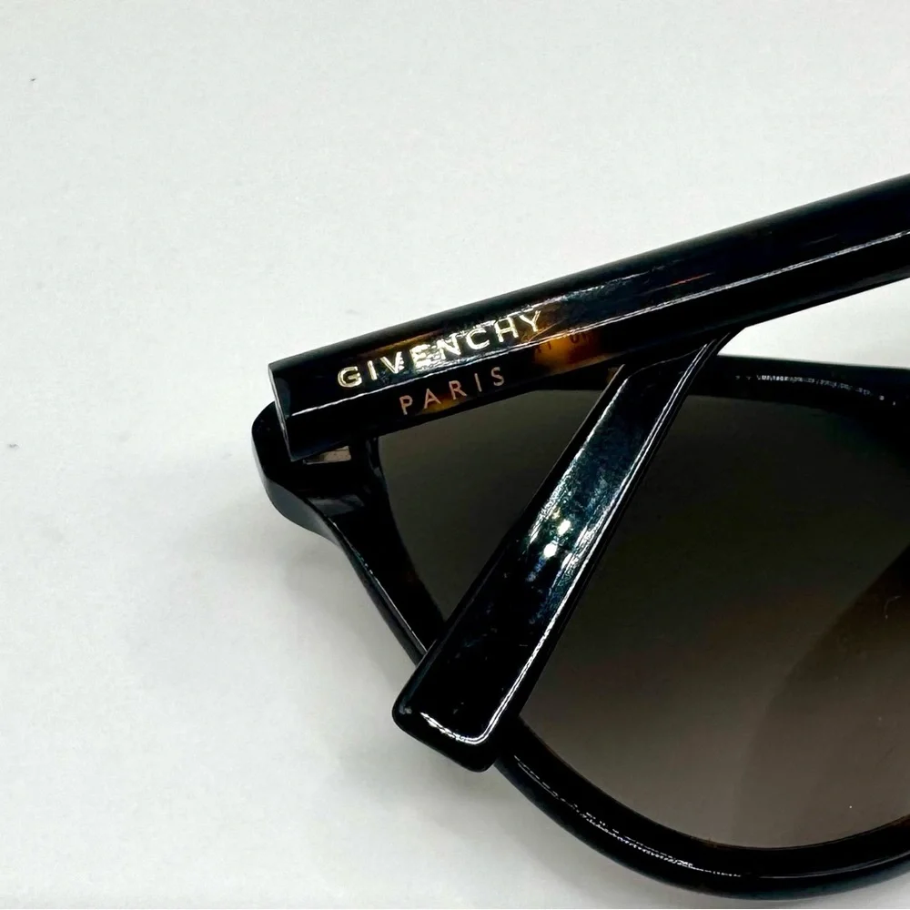 Givenchy preowned very